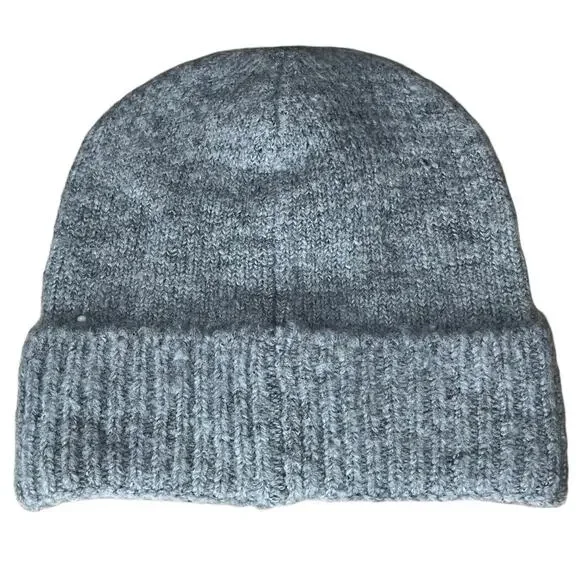 Luxury Beanie – Timeless Winter Accessory